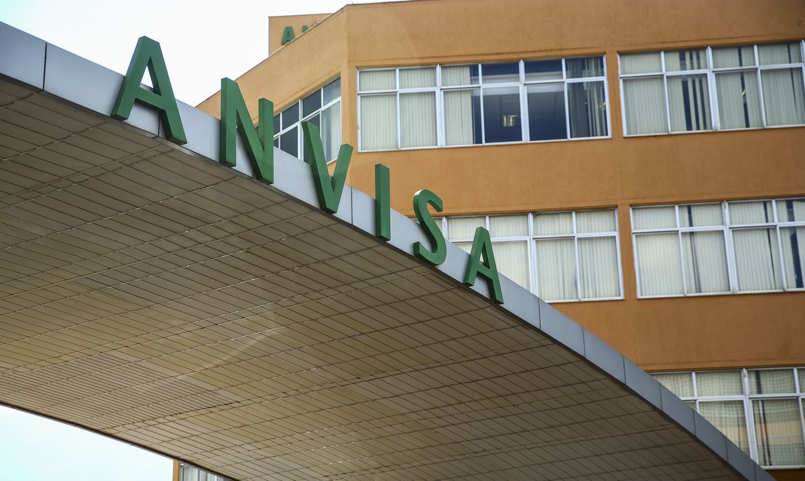 ANVISA PRORROGA POR 1 ANO USO EMERGRNCIAL DE VACINAS CONTRA A COVID-19